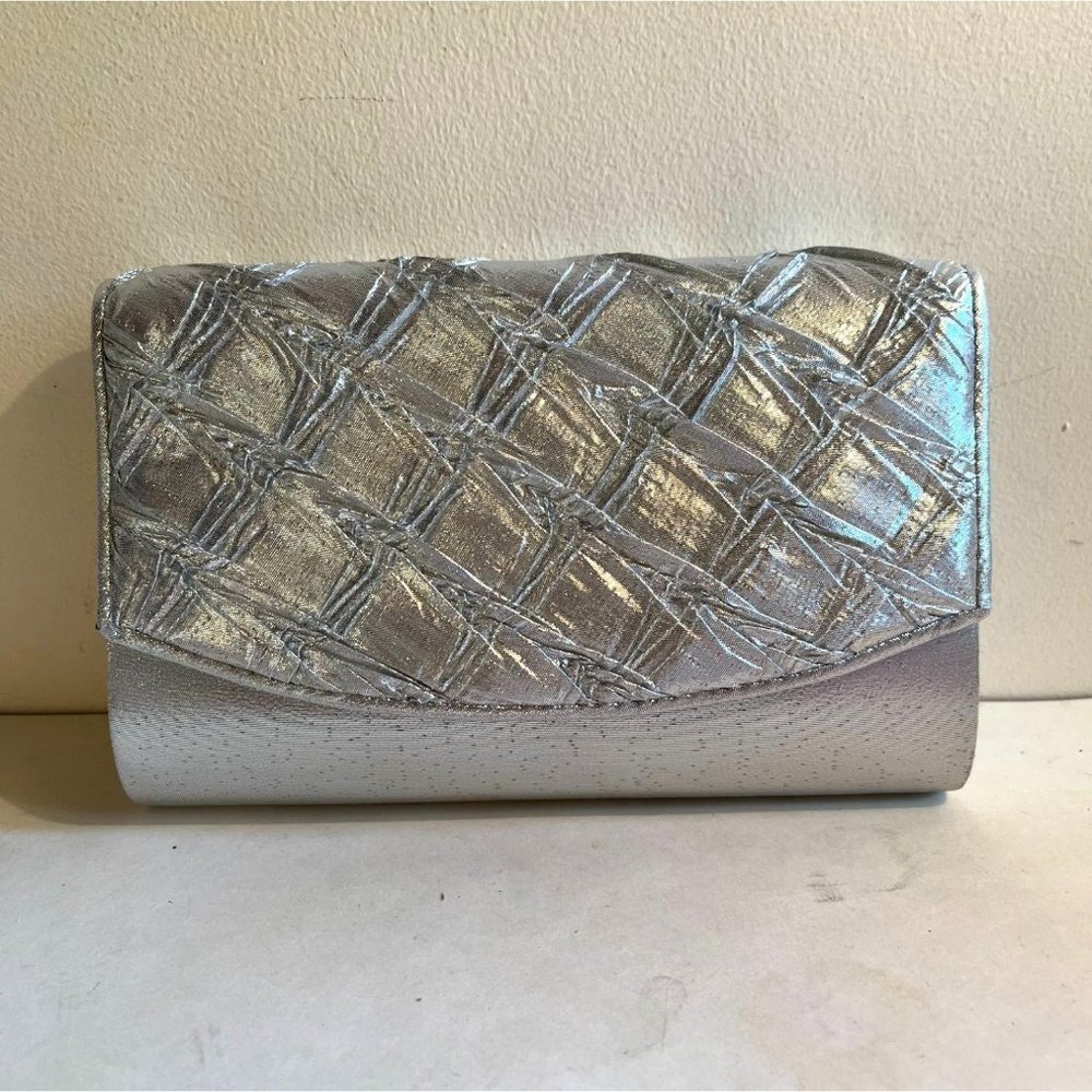 Vintage EUC La Regale Silver Lame Clutch Formal Bag